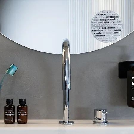 Chic&basic Tokyo Hoose Hotel