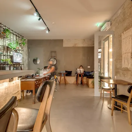 Hotel Chic&basic Tokyo Hoose 3*