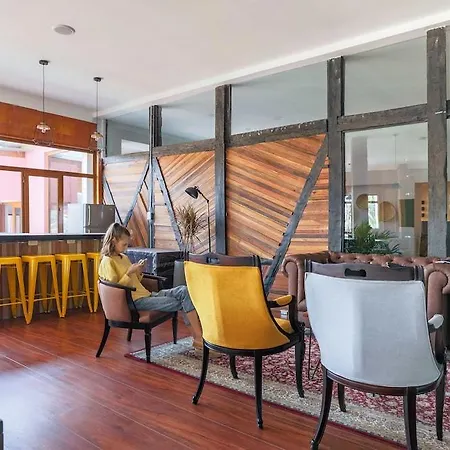 Hotel Chic&basic Tokyo Hoose 3*