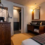 Chic&Basic Tokyo Hoose Hotel