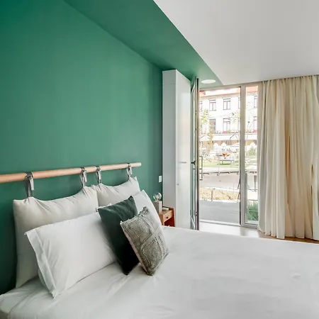 Chic&basic Tokyo Hoose Отель Порту